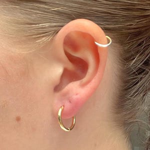 Créoles fines en or 18 ct - 100 % imperméables et résistantes à l'usure - disponibles en 3 tailles - parfaites pour offrir image 9