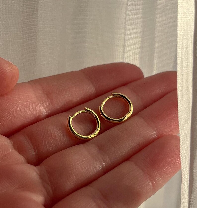 Créoles fines en or 18 ct - 100 % imperméables et résistantes à l'usure - disponibles en 3 tailles - parfaites pour offrir image 3