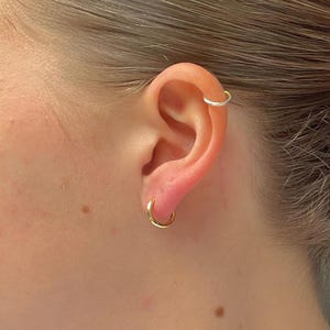 Créoles fines en or 18 ct - 100 % imperméables et résistantes à l'usure - disponibles en 3 tailles - parfaites pour offrir image 7