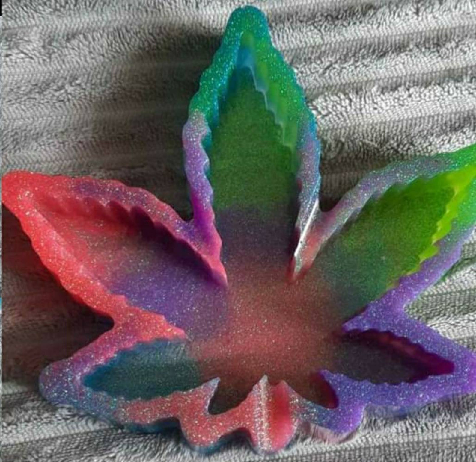 Maple leaf ashtray cannabis ashtray stoned ashtray 420/ bud Etsy