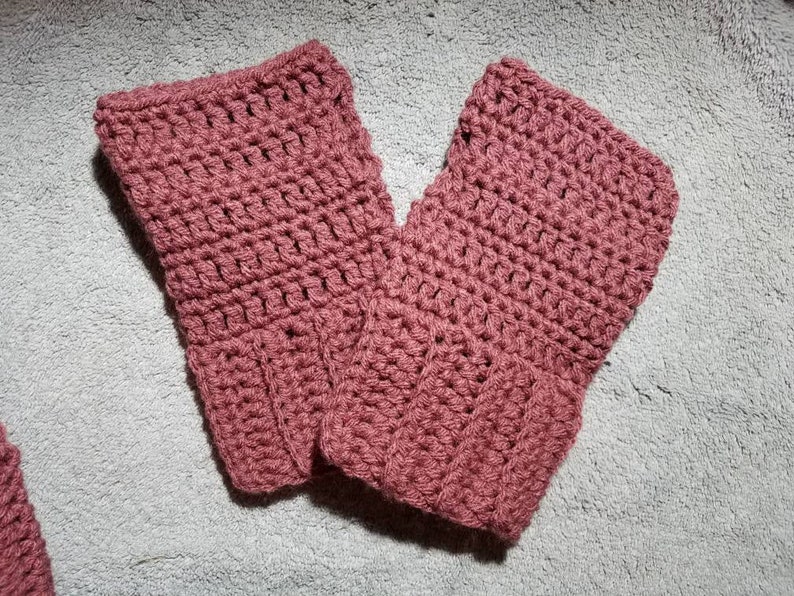 Women/'s Crocheted Winter Set
