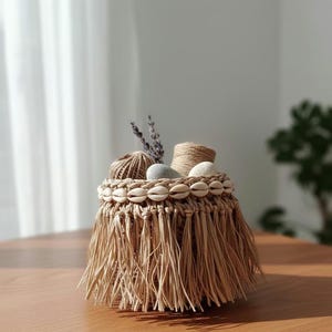 Cesta de macramé con conchas de cauri / Cuenco bohemio con cuentas para guardar objetos pequeños / Cesta rústica hecha a mano de Bali