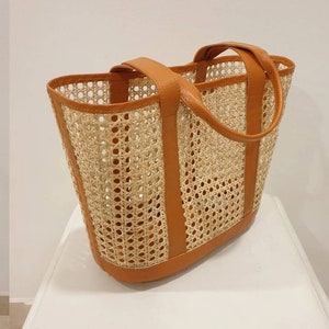 Handgefertigte Tasche aus Rattangeflecht und Leder Shopper aus Rattan Gurtbandtasche Rattantasche Bild 1