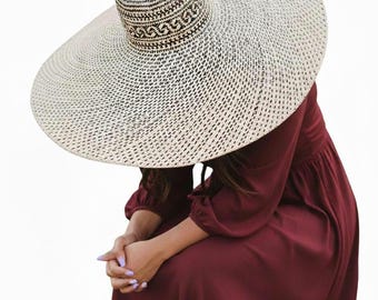 Großer Hut für Frauen | Boho Extra Großer Rattan Sonnenhut 70 cm Breiter Krempe | Indigene Borneo handgewebter natürlicher schwarz-brauner Strandhut