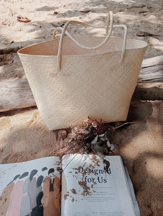 Large woven beach tote hotsell