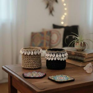 Ręcznie robiony organizer na biurko z makramy | Koszyk w stylu boho z muszli