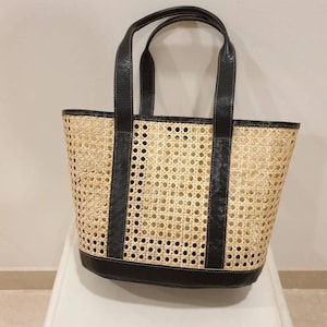 Handgefertigte Tasche aus Rattangeflecht und Leder Shopper aus Rattan Gurtbandtasche Rattantasche black