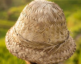 Traditioneller balinesischer Farmerhut | Handgewebter Lontar Palm Sonnenhut, rustikales tropisches Bali Dekor, authentischer Handwerker Strohhut