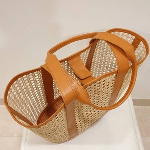 Handgefertigte Tasche aus Rattangeflecht und Leder Shopper aus Rattan Gurtbandtasche Rattantasche Bild 5