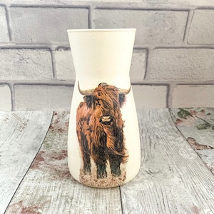 Hooglandkoevaas, Hooglandkoe geschenken, Hooglandkoe woondecoratie, Bruine koe geschenken, Boerderijvaas, Bloemenvaas, Crème vaas, Dierenvaas