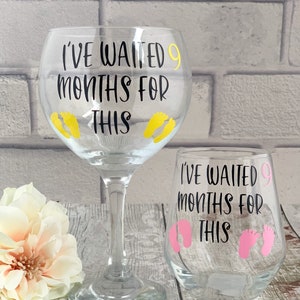Kieliszek do wina dla nowej mamy, Prezent na baby shower dla mamy, Zabawny prezent dla nowej mamy, Prezent dla nowej mamy, Prezent dla nowego dziecka dla mamy, Prezent dla nowej mamy, Kieliszek do wina,