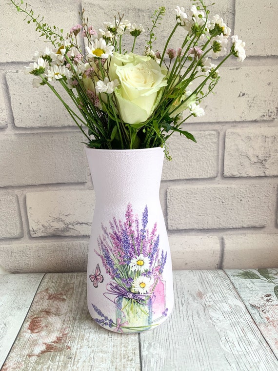 Flieder Vase, Lila Glasvase, Vase für Blumen, hübsche Vasen, Blumenvase, Decoupage-Vase, Geschenke-Vase, Blumenvase, bemalte Vase, Vase Mum