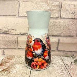 Rotkehlchen Vase, Rotkehlchen Vase, Nanny Vase, Vogel Wohndekor, Weiße Vase für Blumen, Glasvase dekorativ, Vogelbeobachter Geschenk, Decoupage Vasen