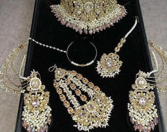 Pakistani Indian asian bridal wedding jewelry set.