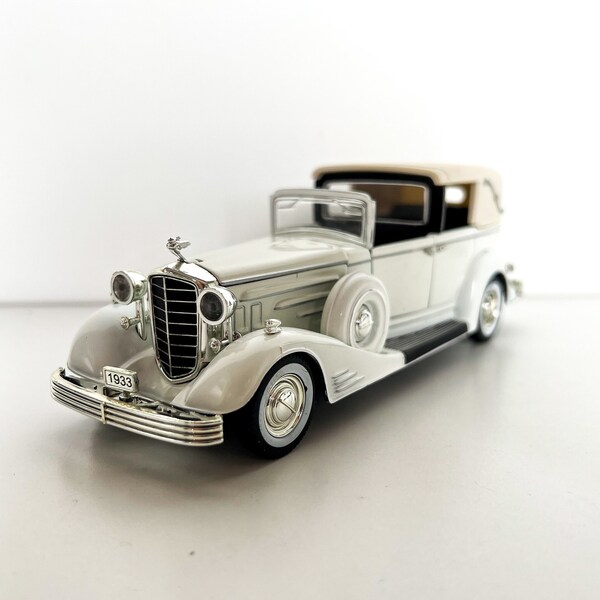 1933 Cadillac Town Car,The National Motor Museum Mint, collectible Model car , Die cast classic car, Scale 1:32, Car Collectors