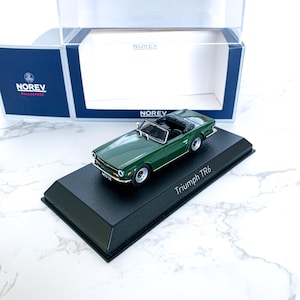 Norev NV350093 molto rara - scala 1:43 Triumph TR6 del 1970 - verde inglese - auto da collezione