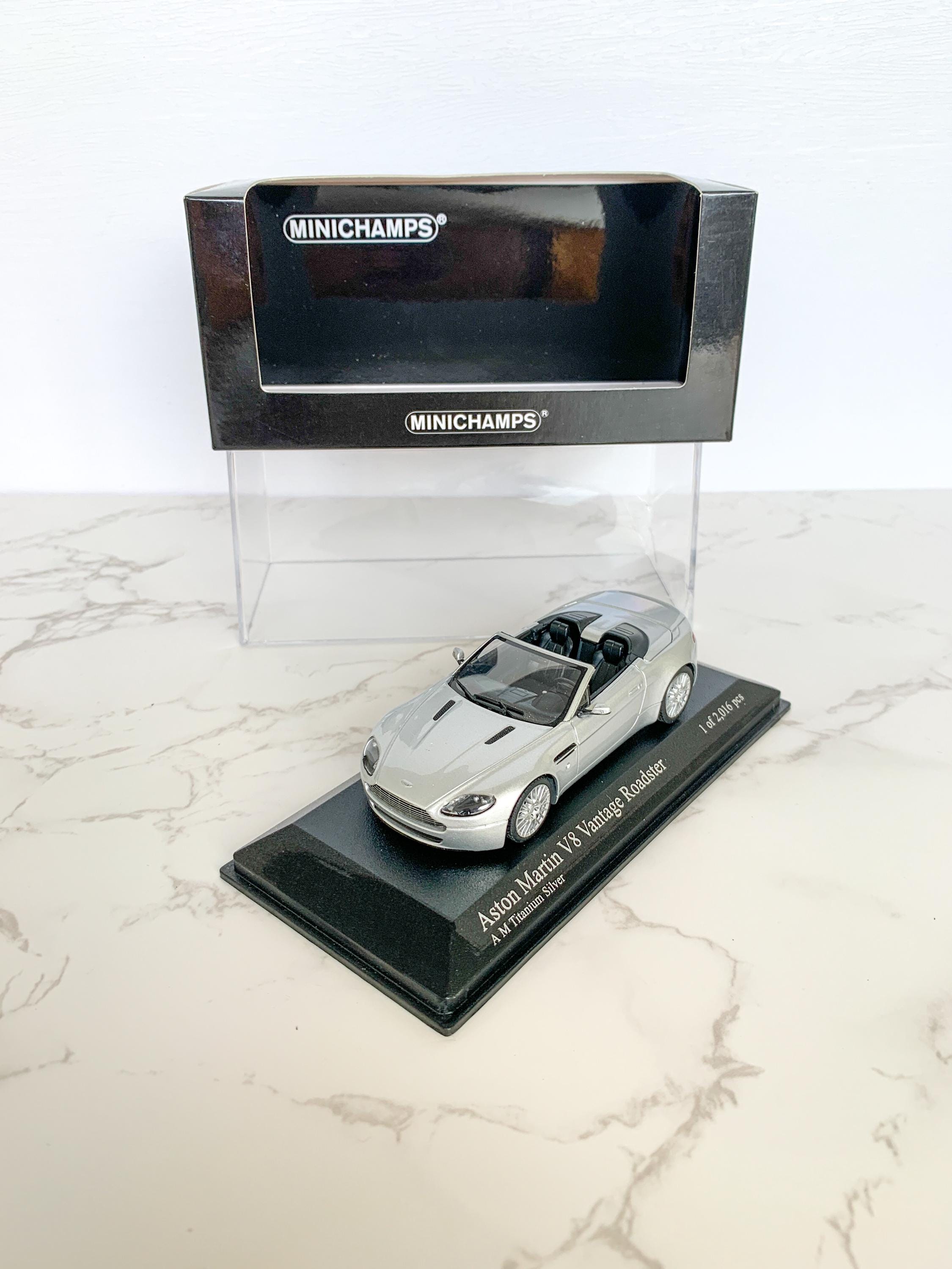 Minichamps - Aston Martin - V8 Vantage Roadster 2009 - Limited