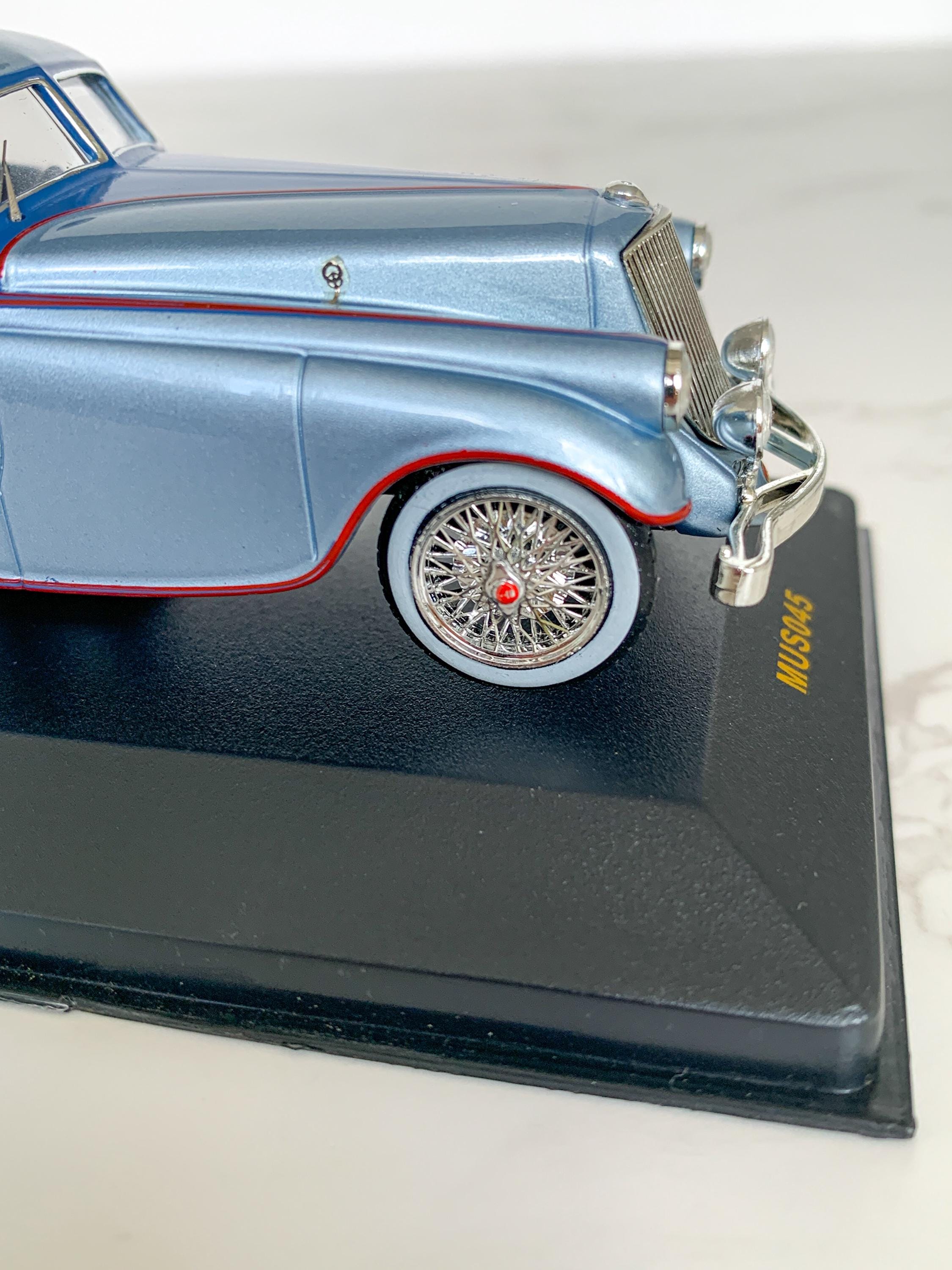 IXO Museum Models - Pierce Arrow - Silver Arrow Sedan 4 Door