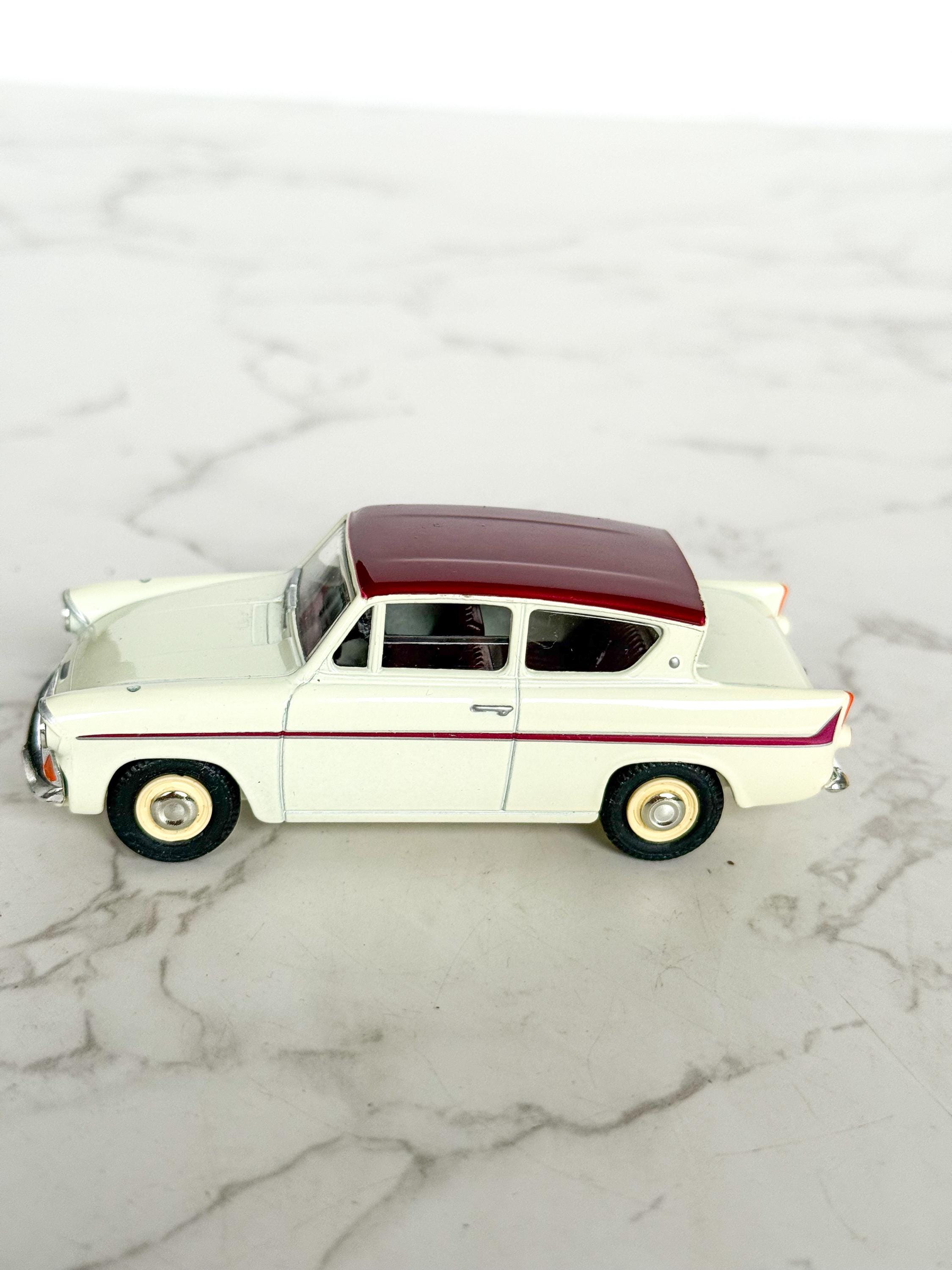 Modèle Réduit Ford Anglia Vanguards échelle 1:43 - Avec Défauts (manque Rétro, Petits éclats) - Occasion