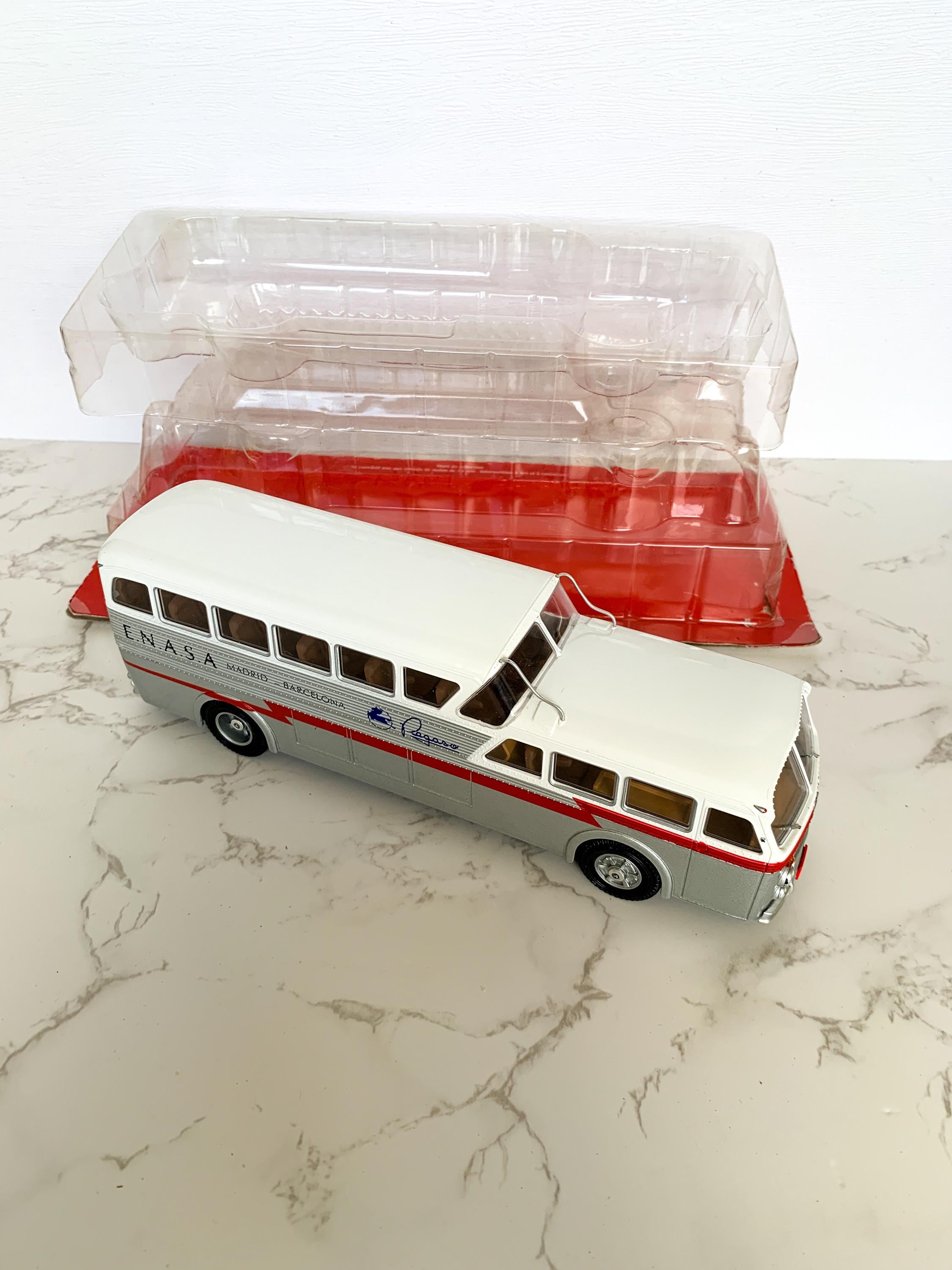 1/43 ペガソ Z-403 オートバス エナサ マドリード バルセロナ1951 PEGASO Z-403 MODEL BUS 1:43 SCALE IXO MONOCASCO SPAIN MADRID