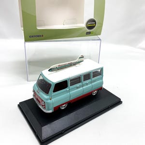 Oxford Morris J2 Van Skyways of London , 1/43 scale, Collectible model  van