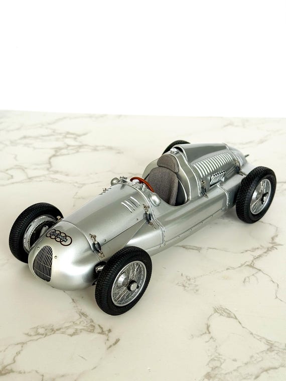 CMC 1:18 オートウニオン タイプD 1938–1939 – オリジナルボックスと