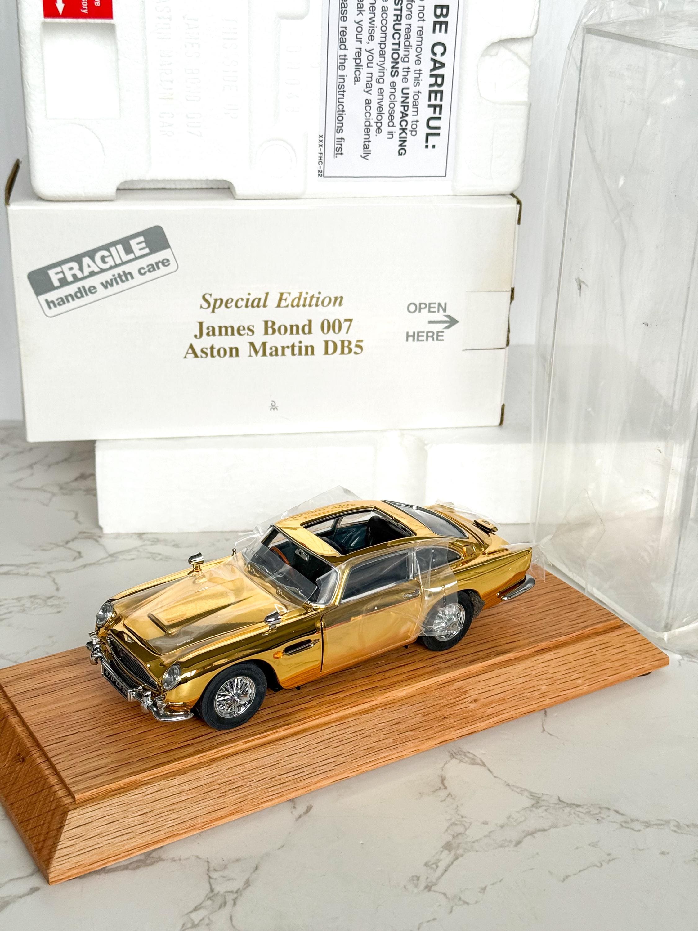 DANBURY MINT Aston Martin DB5 James Bond Gold Plated Model With