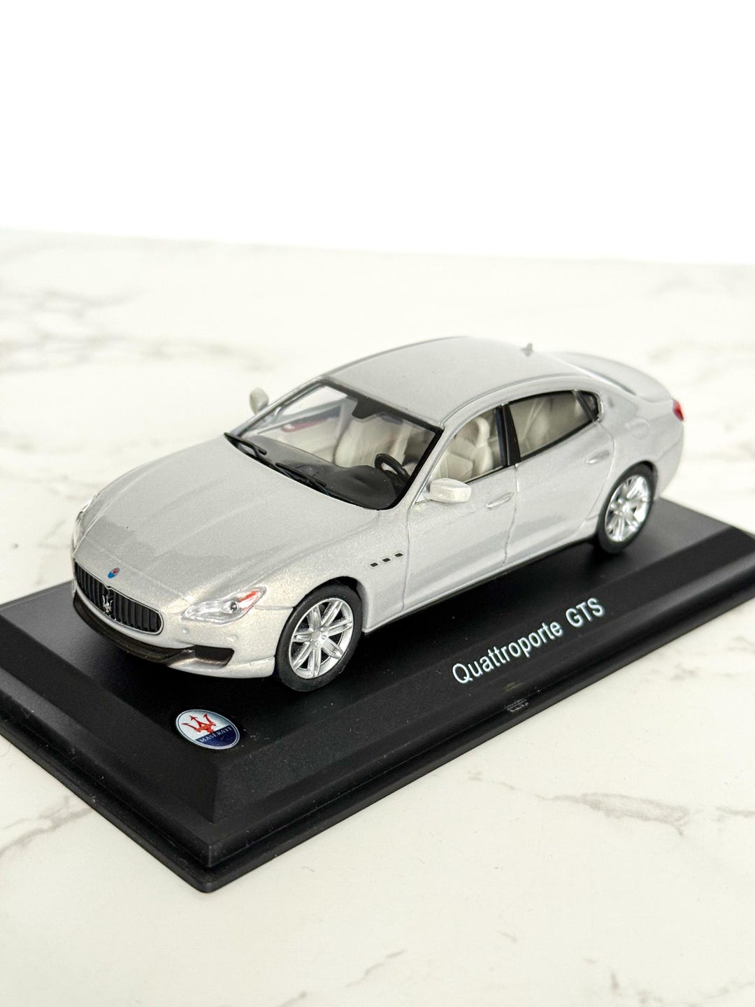 レアホワイトボックス - マセラティ クアトロポルテ GTS - シルバー