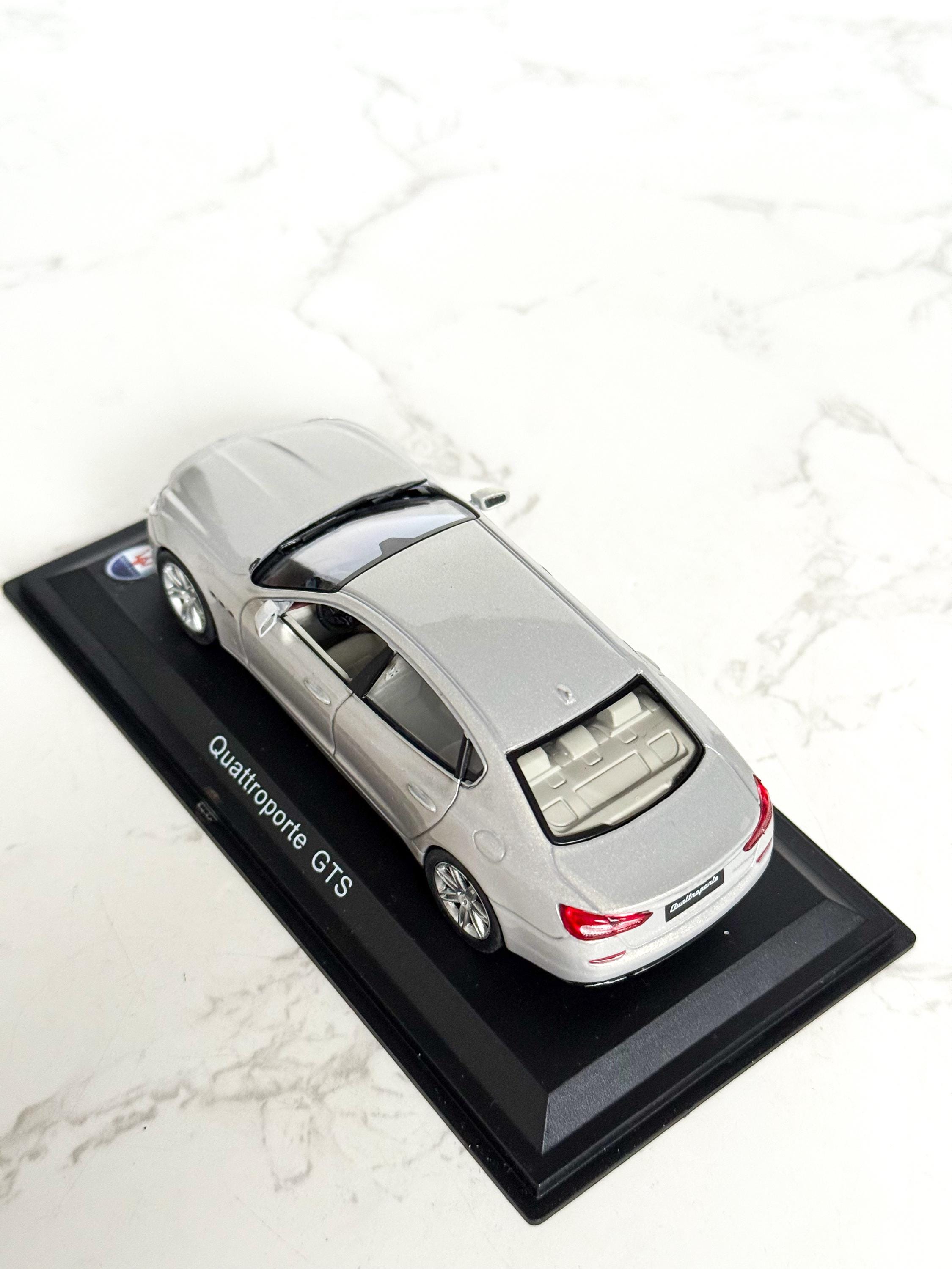 レアホワイトボックス - マセラティ クアトロポルテ GTS - シルバー