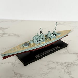 HMS Prince of Wales 1:1250 Diecast Modell – Kriegsschiff der Royal Navy – Atlas Editions – Mit Display Sockel und Box