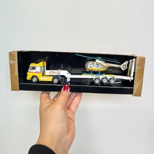 KENTOYS MERCEDES 1850 Flatbed Trailer and Helicopter - Vintage Lorry Toy - Truck Series- Halsall Teamsters Camionnette - 1:72