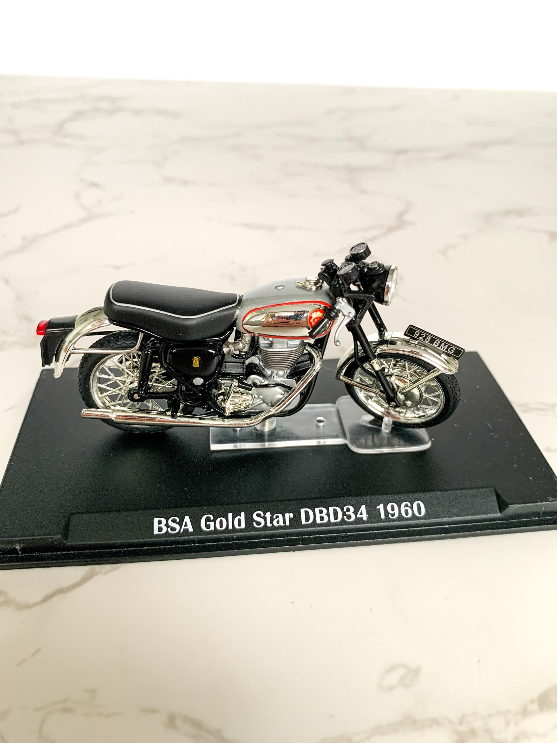 BSA Gold Star DBD34 1960 Atlas Edition 1/24 Scale Motorcycle Model