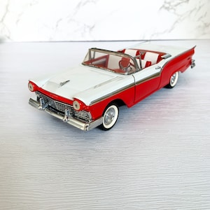 Franklin Mint 1957 FORD SKYLINER Convertible , diecast model car 1/24 scale , very rare