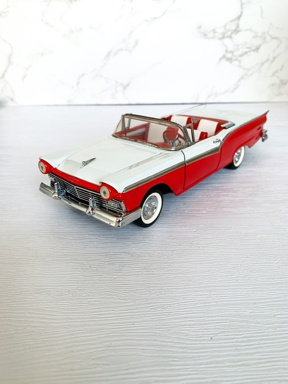 Franklin Mint 1957 FORD SKYLINER Convertible , Diecast Model