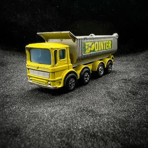 LESNEY MATCHBOX SERIES No 51  eight Wheel Tipper - Superfast Series Pointer Truck - Ergomatic Cab