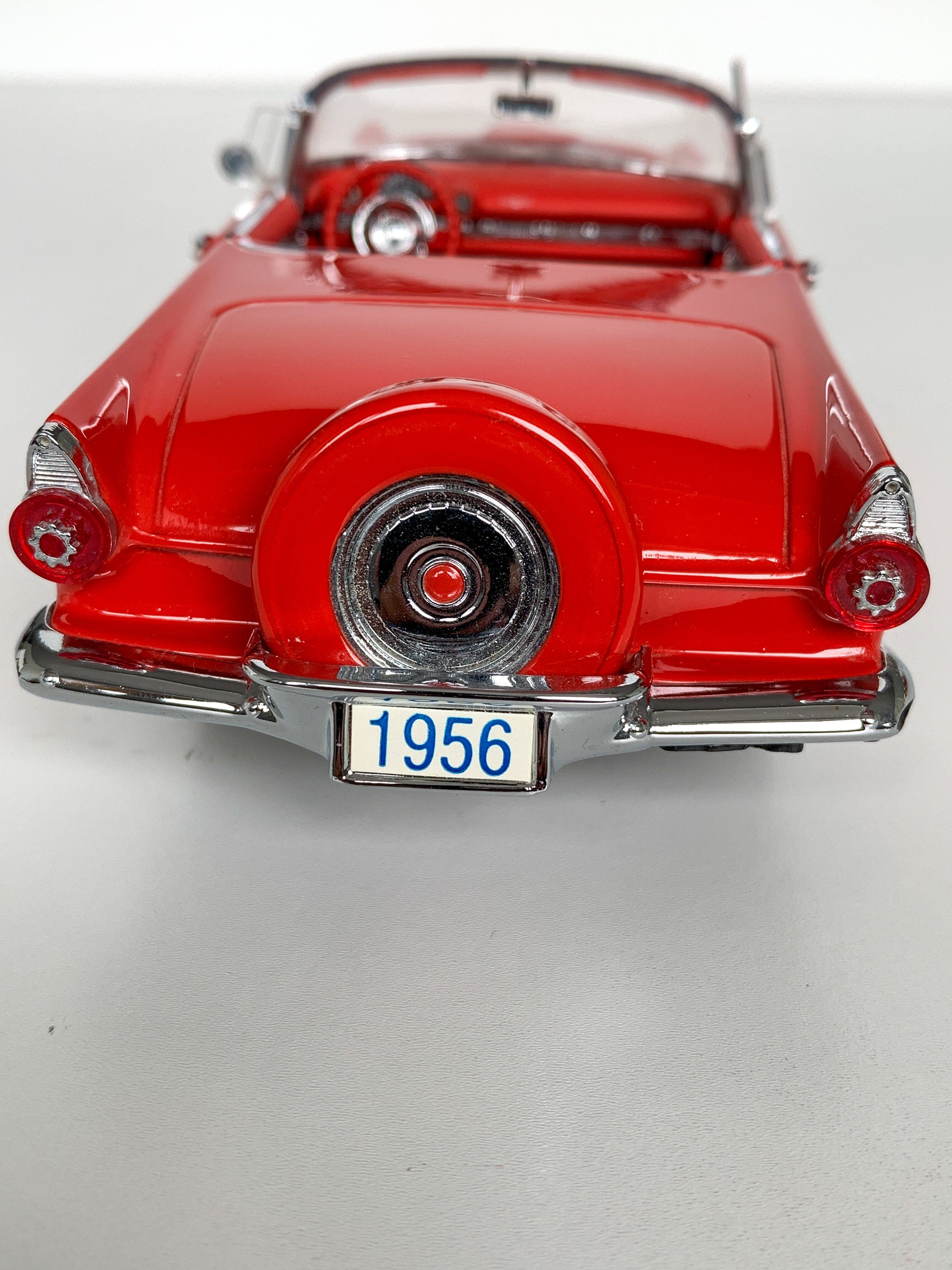 1956 Ford Thunderbird Convertible | 1:24 Scale | Danbury