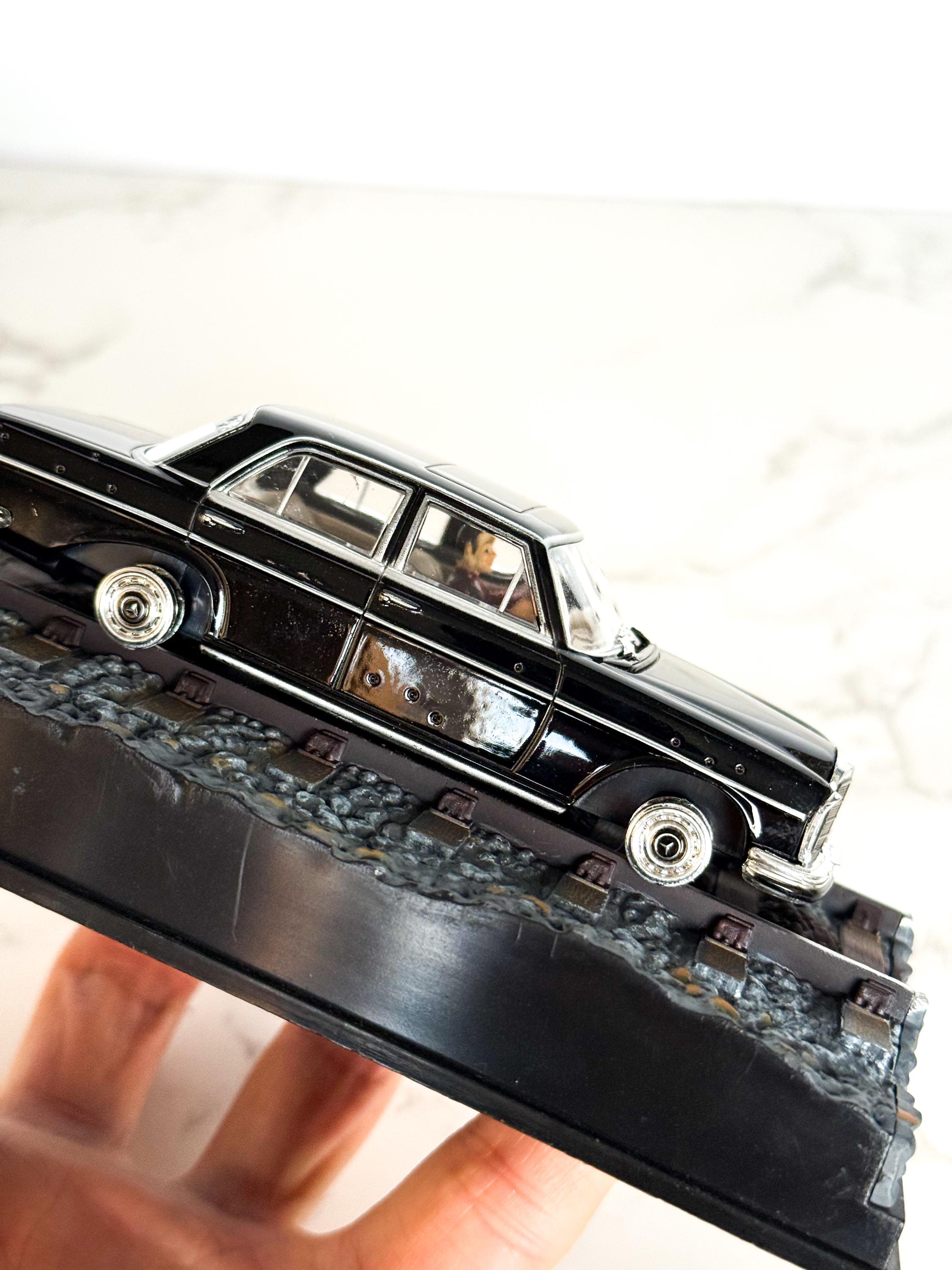James Bond 007 Mercedes-benz 250SE “octopussy” – 1:43 Scale