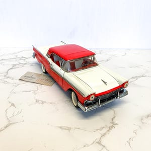 very rare Franklin Mint 1957 FORD SKYLINER Convertible , diecast model car 1/24 scale ,