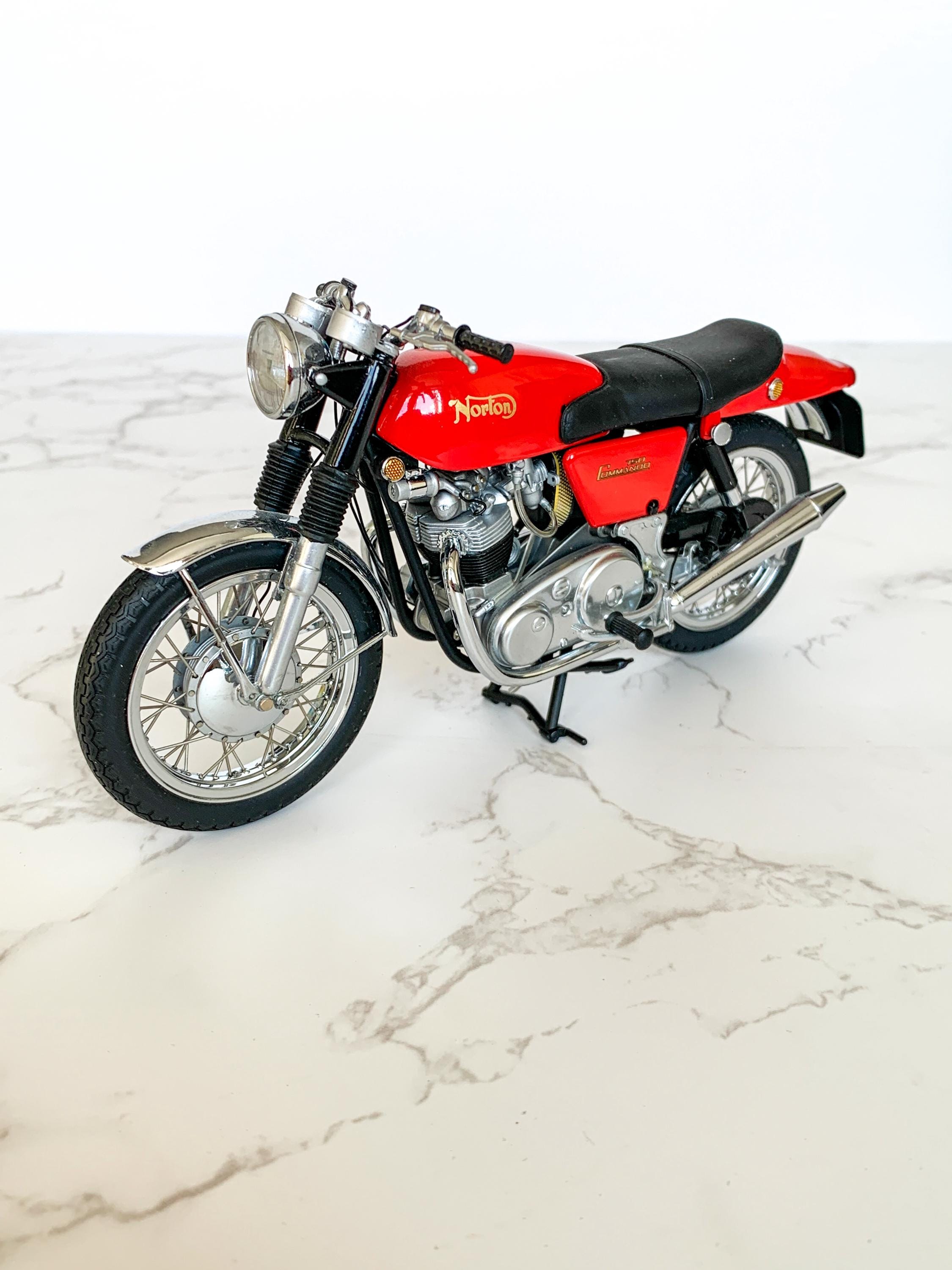 MINICHANPS 1/12 Norton Command750 Fastback ノートンコマンド