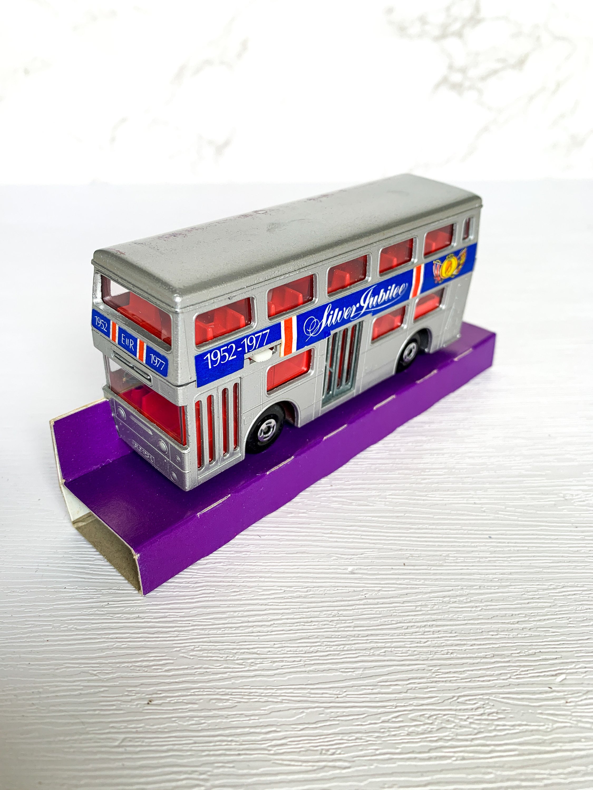 Matchbox Superkings K-15 Londoner Bus: Silver Jubilee Souvenir
