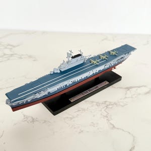 USS Hornet Aircraft Carrier Model – 1:1250 Scale Diecast WWII Ship – Collectible Naval Replica with Aircraft