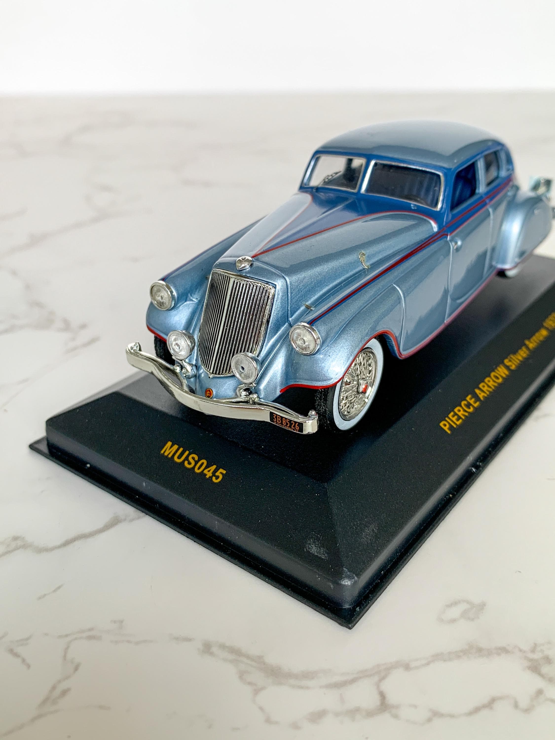 IXO Museum Models - Pierce Arrow - Silver Arrow Sedan 4 Door