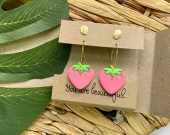Pendientes de arcilla polimérica con fresas: conjunto de regalo de joyería artesanal