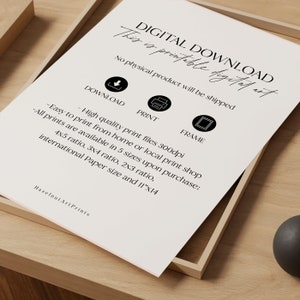 Op de afbeelding: Een wit papier met de tekst "DIGITALE DOWNLOAD" en "Dit is printbare digitale kunst". Het papier bevat pictogrammen voor downloaden, afdrukken en inlijsten, met details over afdrukformaten en -verhoudingen. De merknaam "Hazelnut Art Prints" staat onderaan.