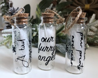 Pet Memorial Gift. White Feather in a Jar. Pet Loss Present. with Quote. Dog Bereavement Feather. Small Gift. Bauble.