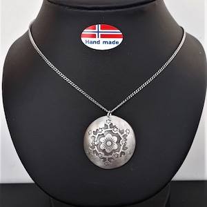 Necklace 0535 from Buodd Tinn • Handmade in Norway since 1962 • Traditional design
