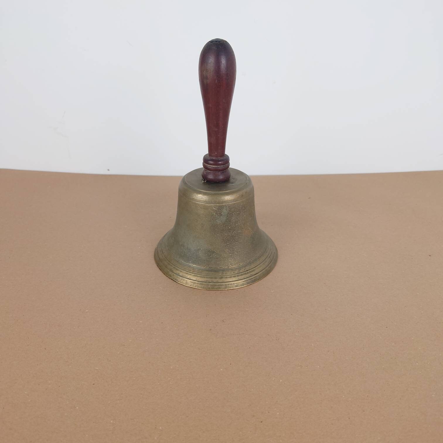 ハンドベル　大きい　ベル　ビンテージvintage Vintage Giant Brass Victorian Hand Dinner Bell. No Ring - Etsy