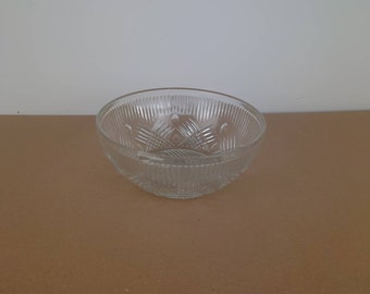 Vintage glass serving fruit bowl. Gorgeous serving bowl for snacks and treats