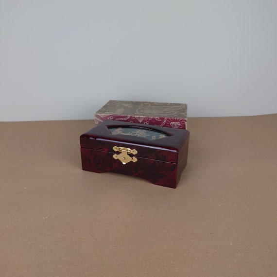 Trinket box with Chinese garden lid. Brown wooden… - image 1