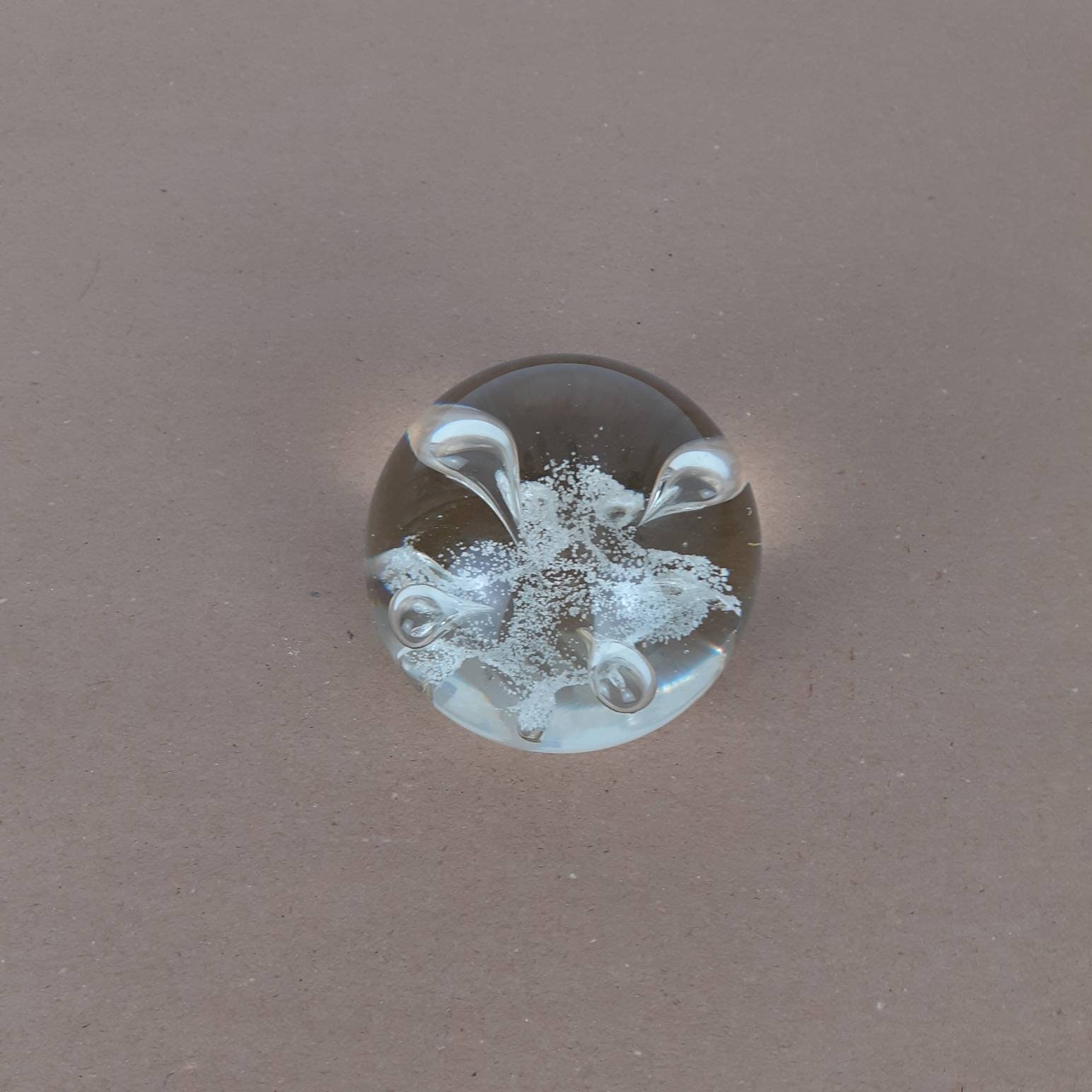 Presse-papiers en verre rose 8x8x8 cm | Leroy Merlin